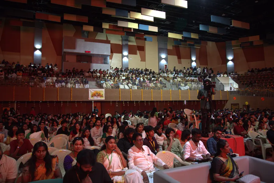Audience & Crowd